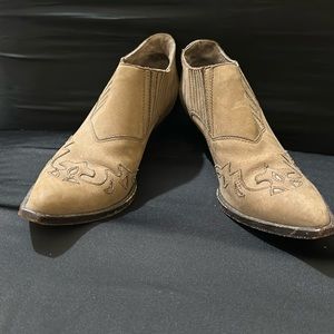 The Western Company Circle S light brown booties size 7.5
